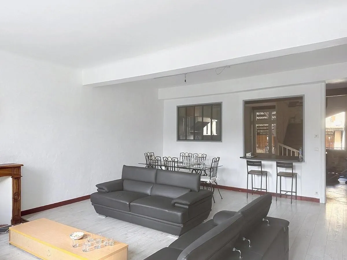 Stone And Elegant House On Central Place كوندوم 0*,  فرنسا
