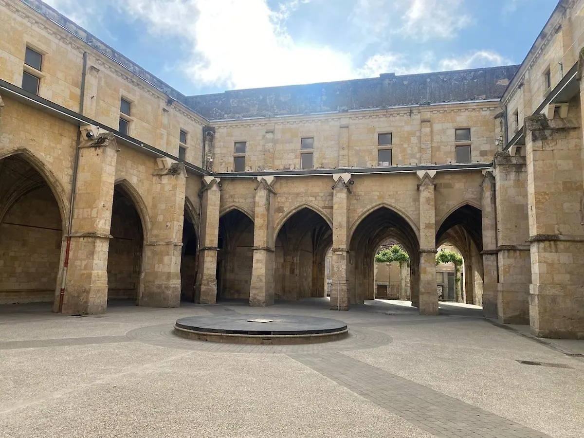 Stone And Elegant House On Central Place كوندوم 0*,